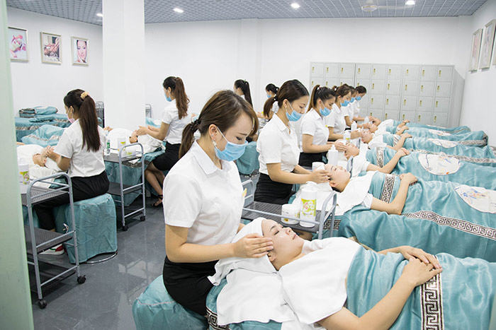 专业的美容师培训学校能学到什么