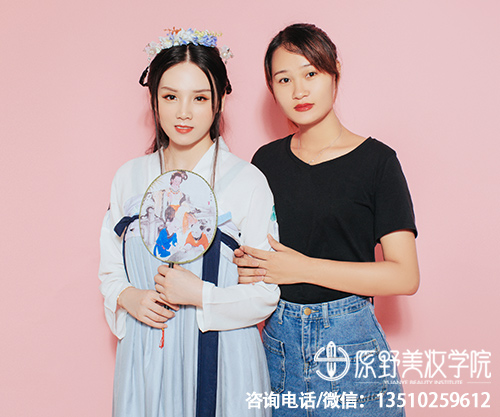 深圳化妆培训学校收费标准（学化妆大概多少钱）