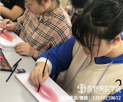 深圳正规化妆培训学校学化妆需要多少时间-学费多少钱