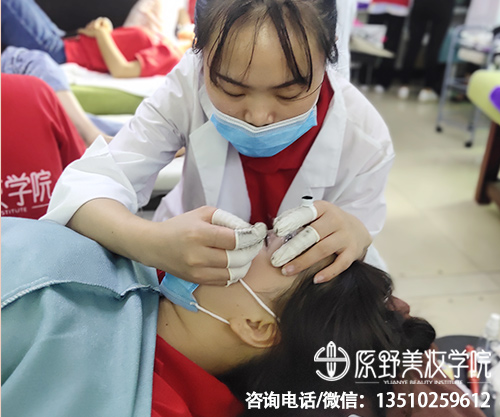 深圳正规的纹绣化妆培训学校大概多少钱一个月