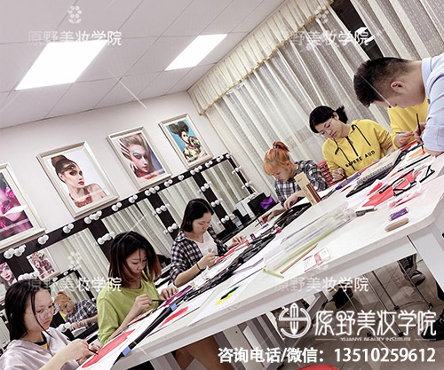 深圳福永全国最好的化妆师学校（在深圳学化妆一个月学费多少）