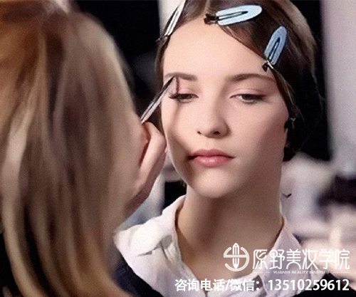 深圳纹绣化妆美甲学校一般要学多久？学美甲化妆纹绣全套需要多久