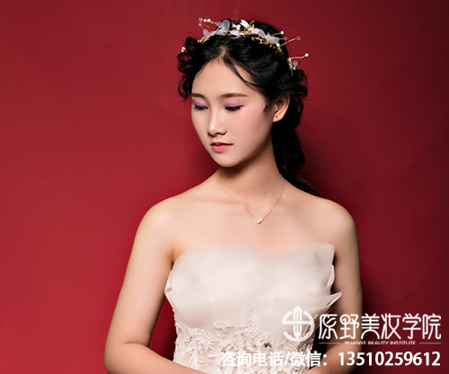 2022年如何选择适合自己的化妆培训学校，深圳化妆培训学校哪家比较专业
