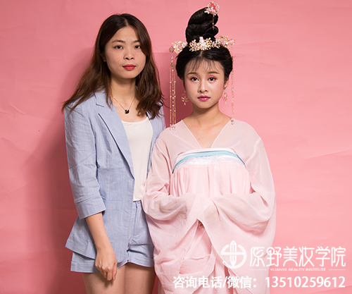 化妆培训班教你打造闪亮大眼睛需要哪些步骤