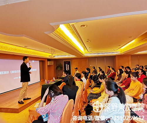 深圳化妆培训学校收费贵吗，深圳纹绣培训学校哪家就业有保障
